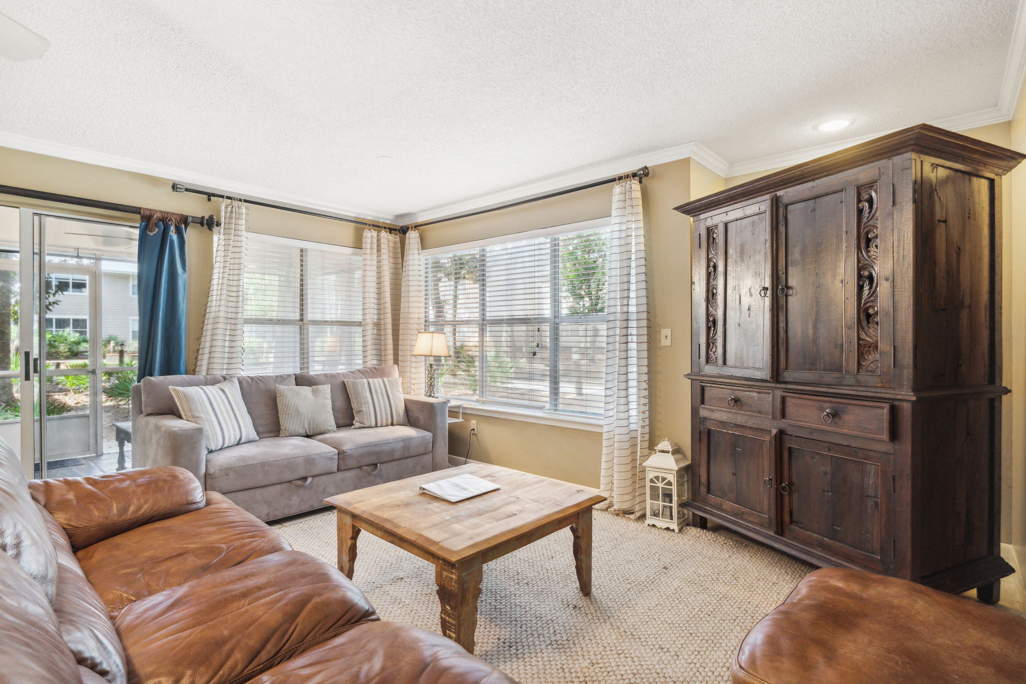 Coastal Décor And Outdoor Grills - Charming Beach Haven - Miramar Beach, FL